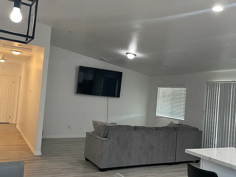 713 Salazar Ave — Photo 4