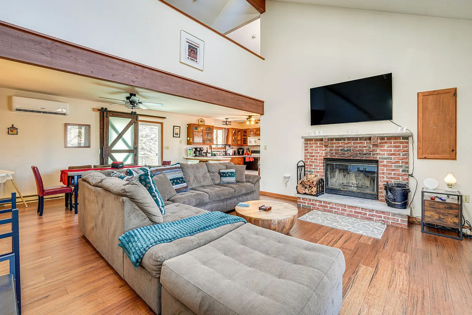 3 bed, 2.0 bath, 1194 sqft, $3,496 — Photo 1