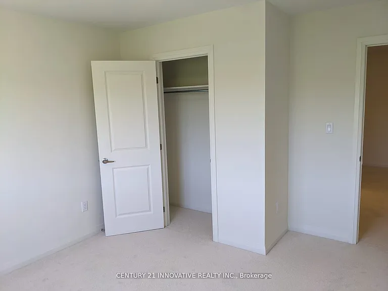 38 Lahey Cres — Photo 5