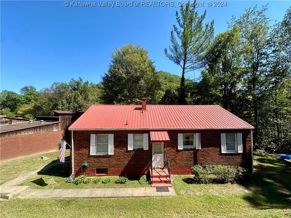 229 Victory Point, Logan, WV 25601