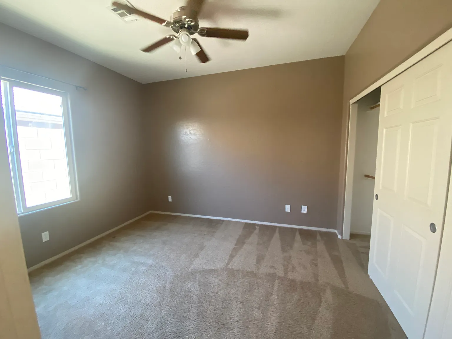 3 bed, 1928 sqft, $2,330 — Photo 2