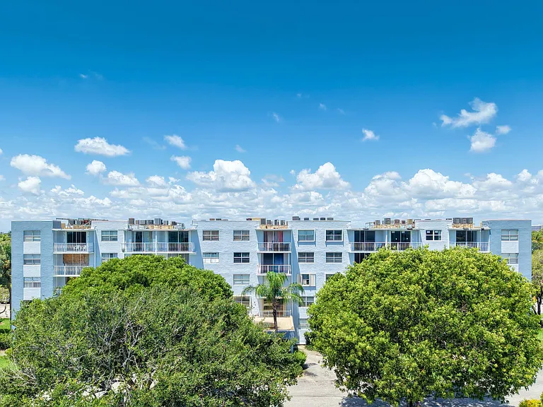 500 Executive Center Dr #2M — Photo 18