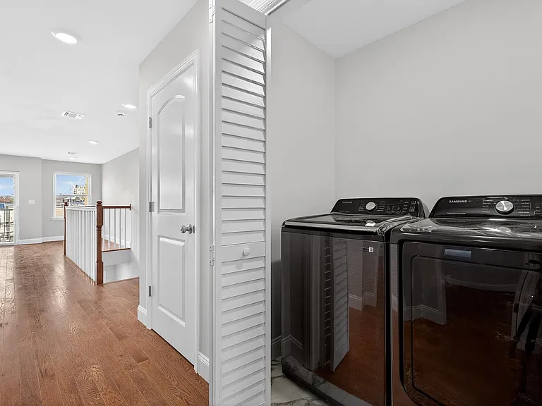 40 E 5th St #2 — Photo 12