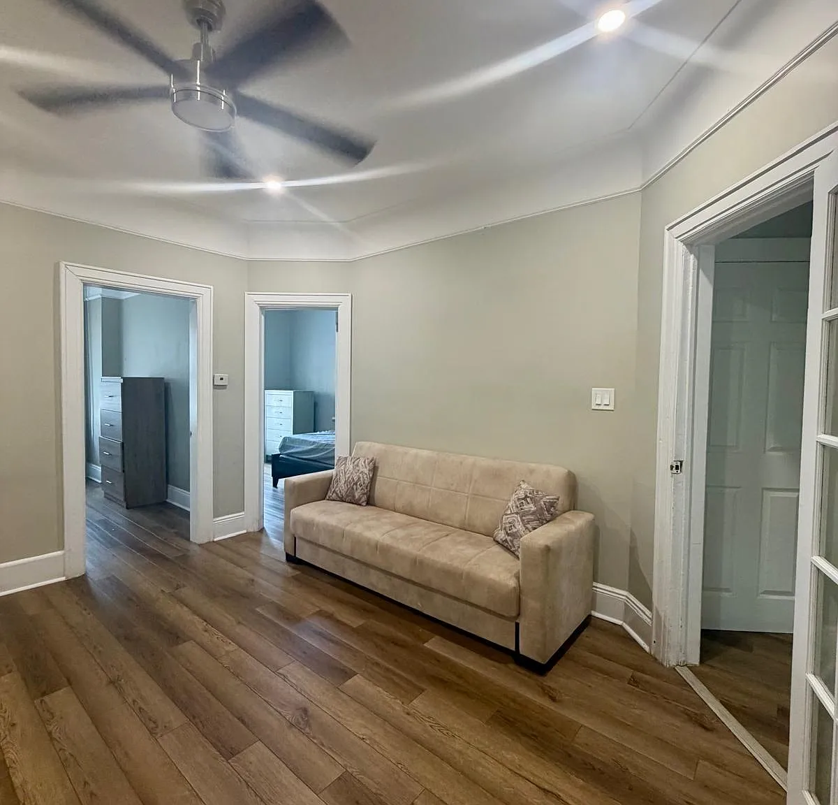 3 bed, 1.0 bath, 1500 sqft, $3,400 — Photo 4