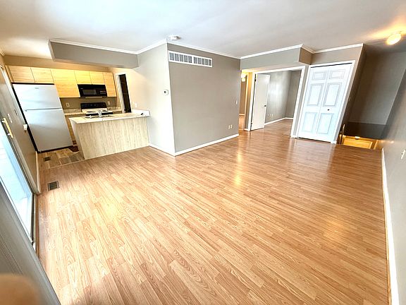 3rd image of 108 Lake Village Dr