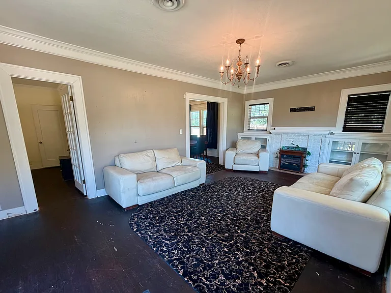 908 Cain St — Photo 3