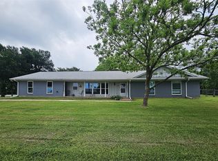 220 N Calhoun St, Groesbeck, TX 76642