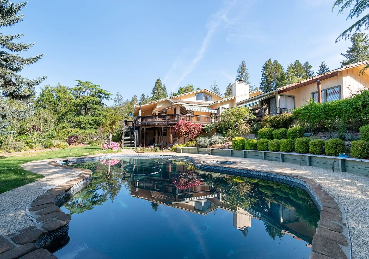 Los Gatos Mountain Living at its Best! Gated 1 Acre lot! Spacious 5 bedroom House! Pool! — Photo 1