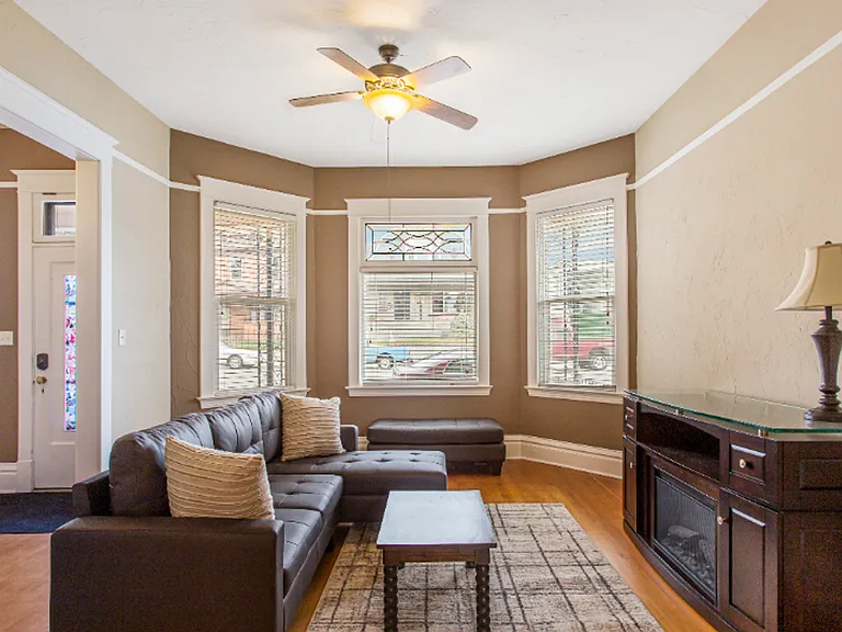 820-822 W Silver St — Photo 1