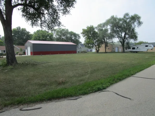 719 Bartlett St, Waupaca, WI 54981