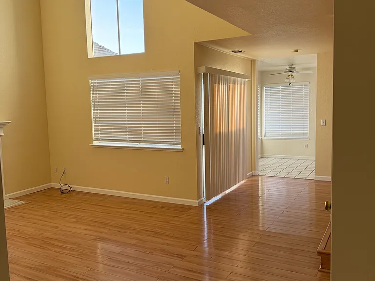 342 Wildrose Cir — Photo 4