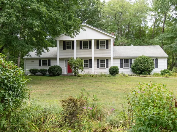 16 Crabapple Ln, Chelmsford, MA 01824
