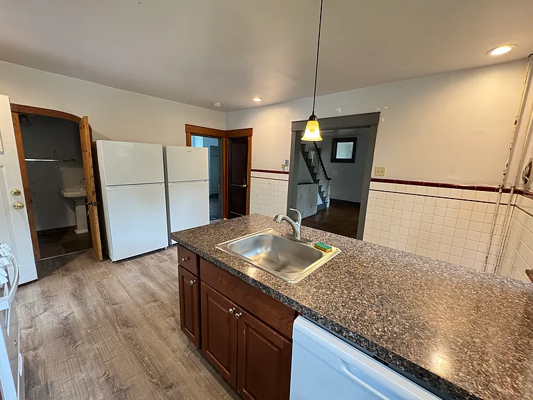 215 E High St — Photo 10