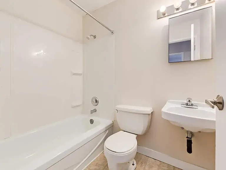 721 1st Ave NW #9 — Photo 7