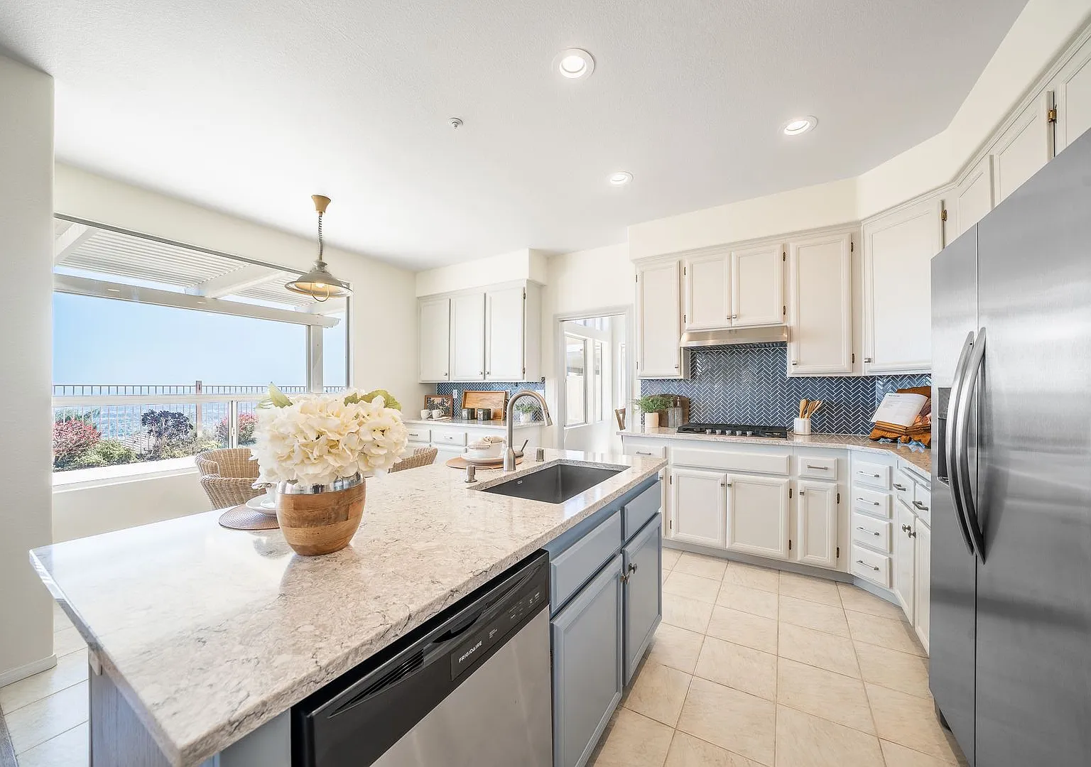 4 Bedroom View Home in Emerald Heights | 3-Car Garage | Guard Gated Community — Photo 2
