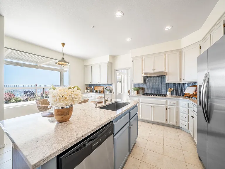 2283 Rock View Gln — Photo 2