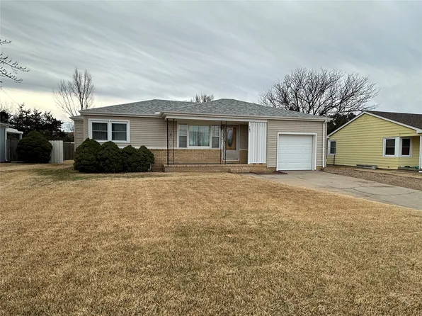 107 University Dr, Dodge City, KS 67801