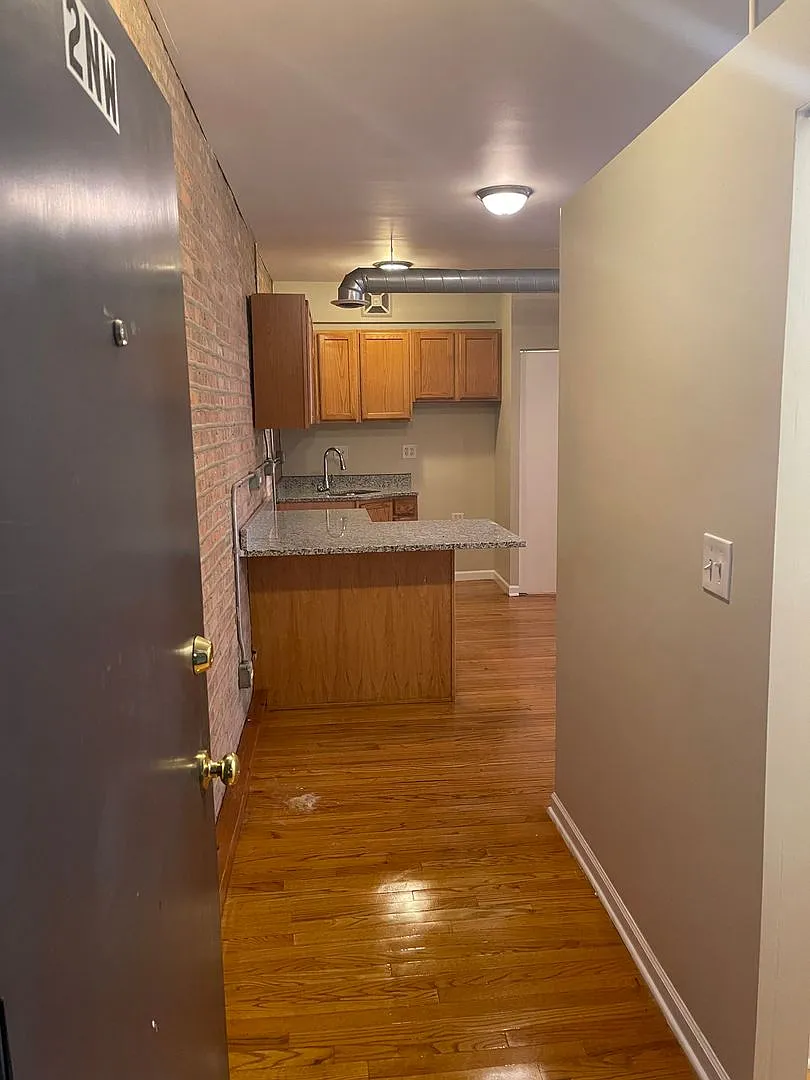 1608 N Luna — Photo 1