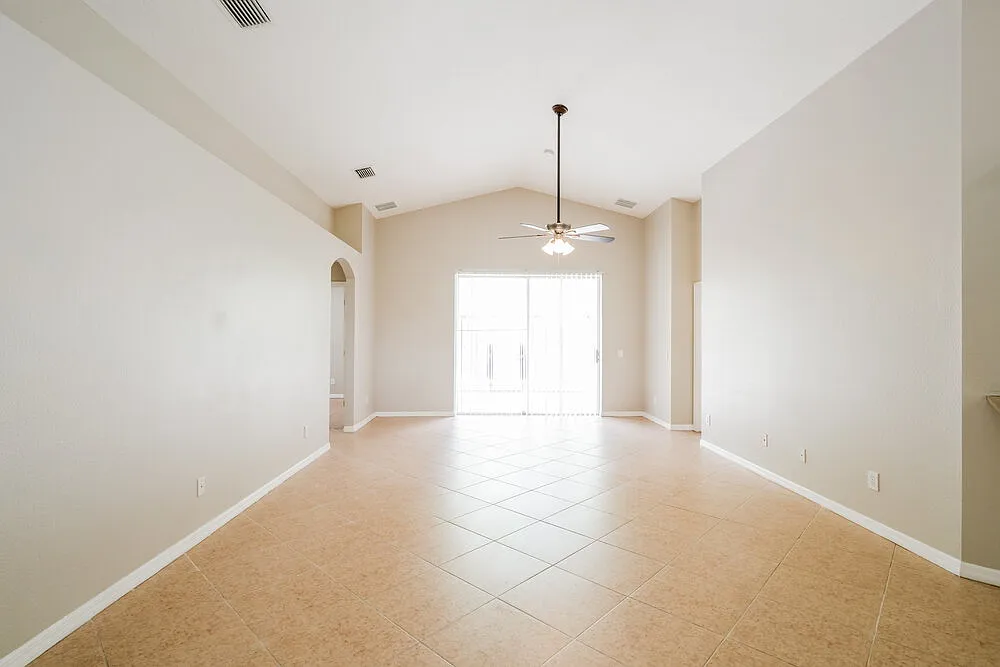 4 bed, 3.0 bath, 1827 sqft, $2,575 — Photo 3