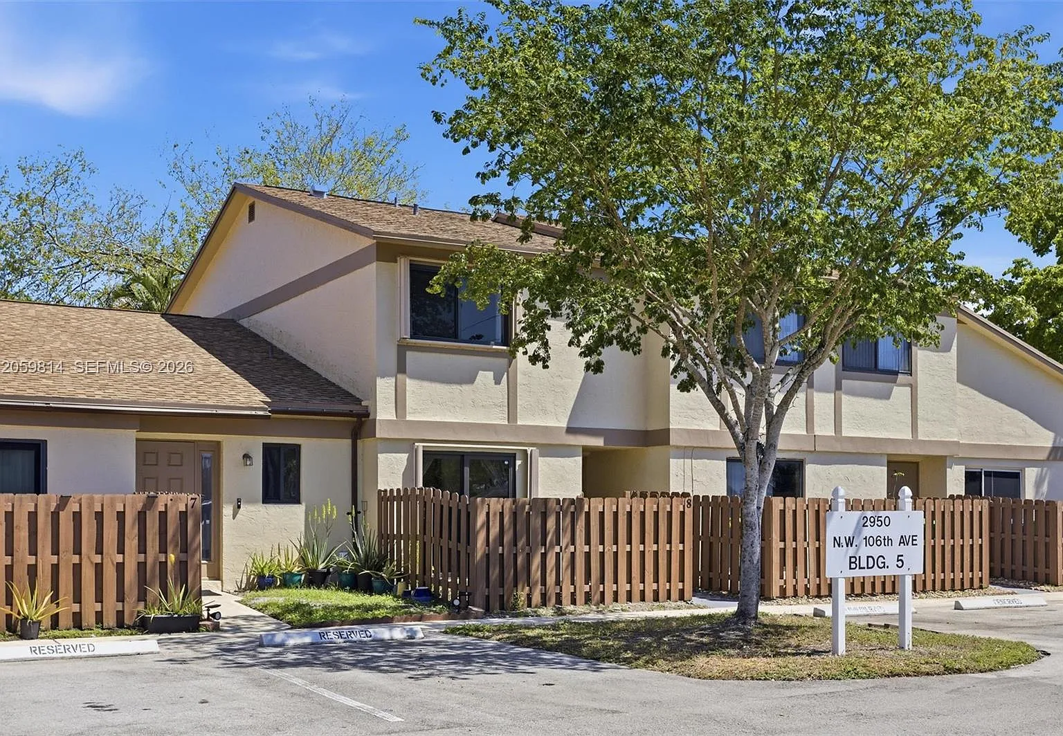 Country Squire Townhomes — Photo 4