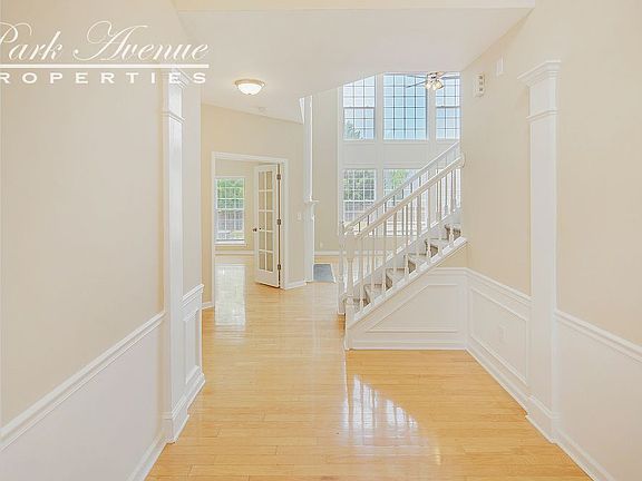 4th image of 10548 Adlin Ave