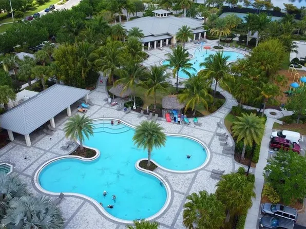 2579 Vine AVE, NAPLES, FL 34120