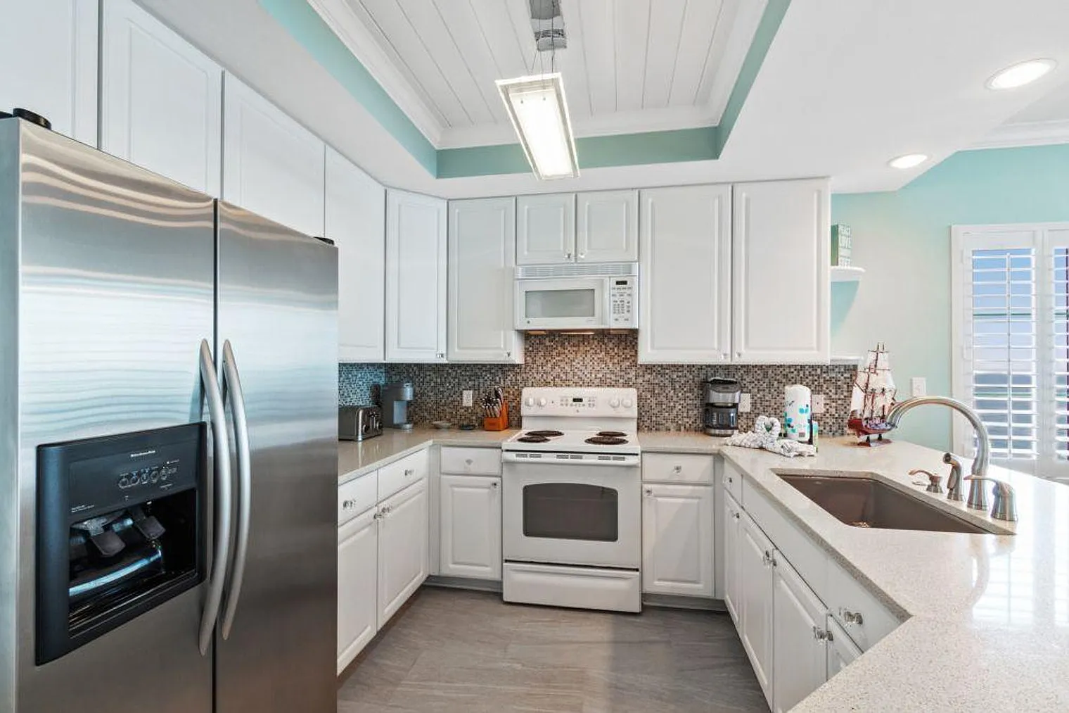 3 bed, 3.0 bath, 1420 sqft, $6,564 — Photo 4