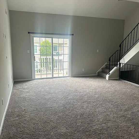 612 Yorkshire Ct — Photo 5