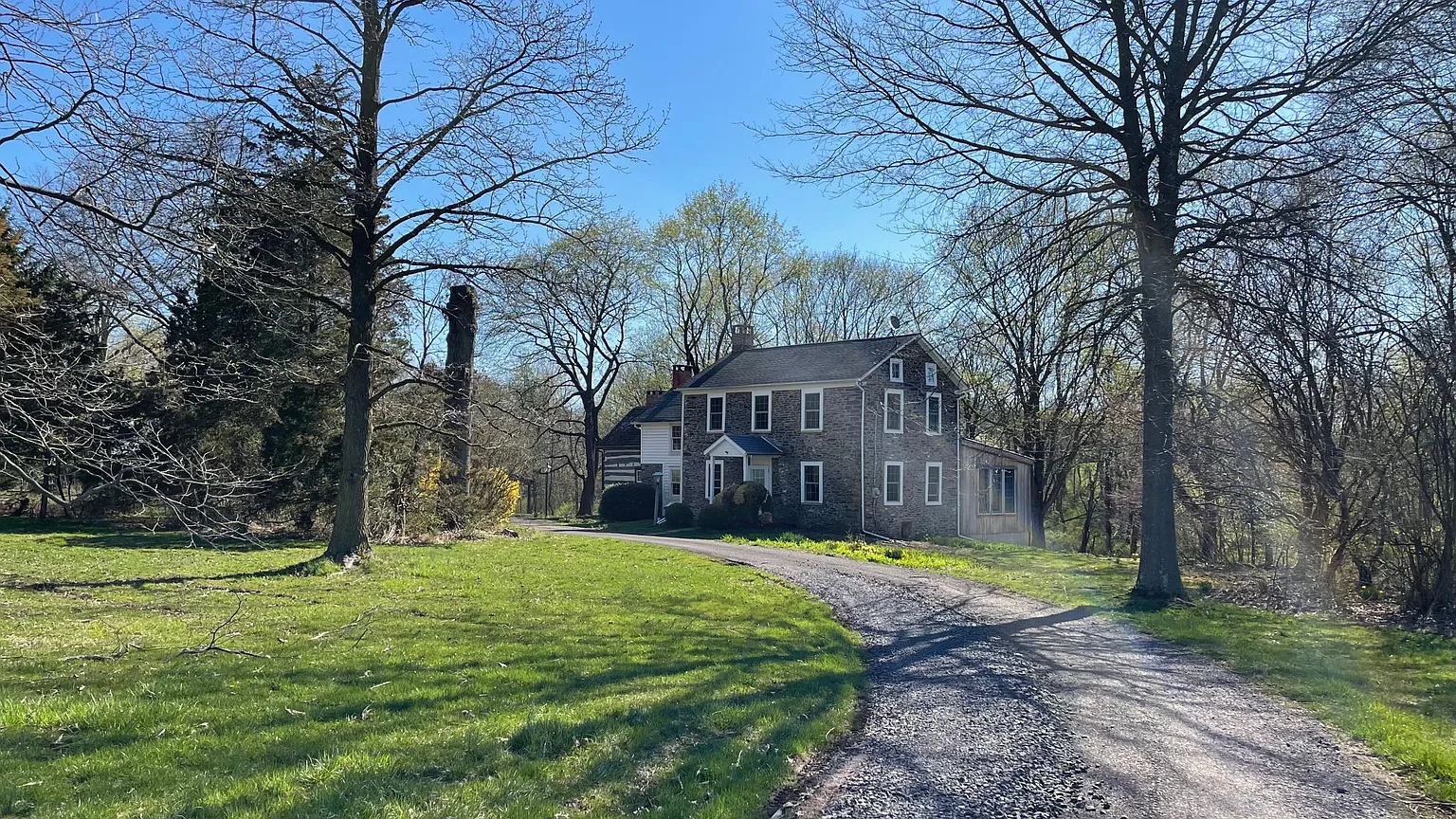 649 Sweetbriar Rd photo 1
