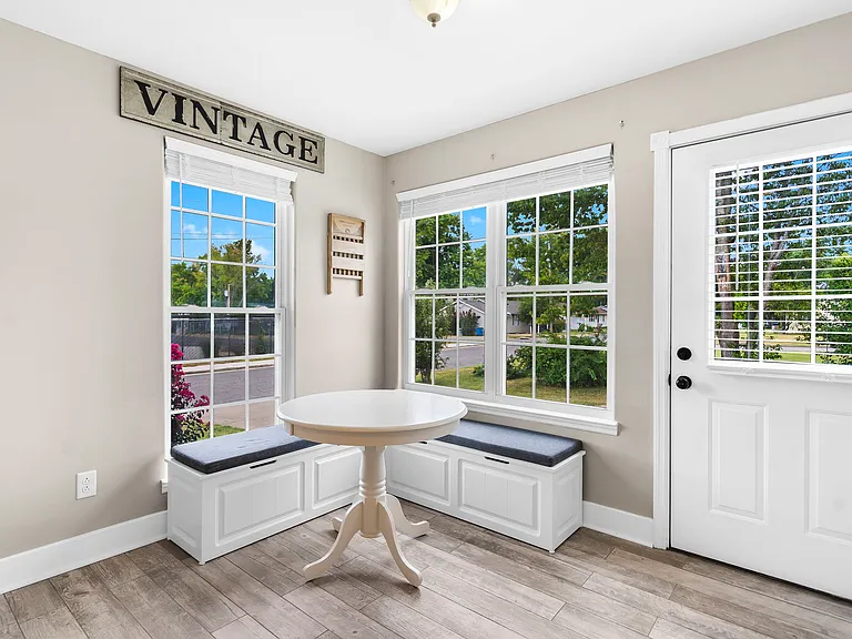 305 Lake Dr — Photo 11