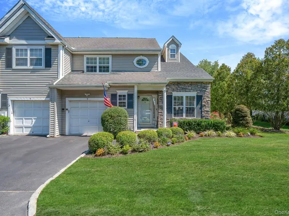9 Scarborough Drive, Smithtown, NY 11787