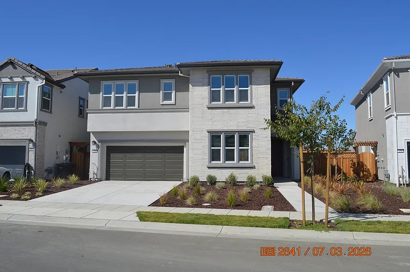 228 W Volta St
