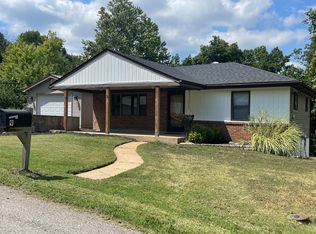 9 Glen Oaks Dr, Fenton, MO 63026
