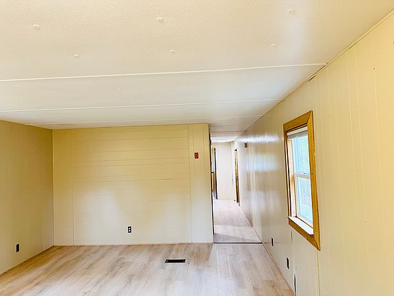 5th image of 37162 Mississippi Dr