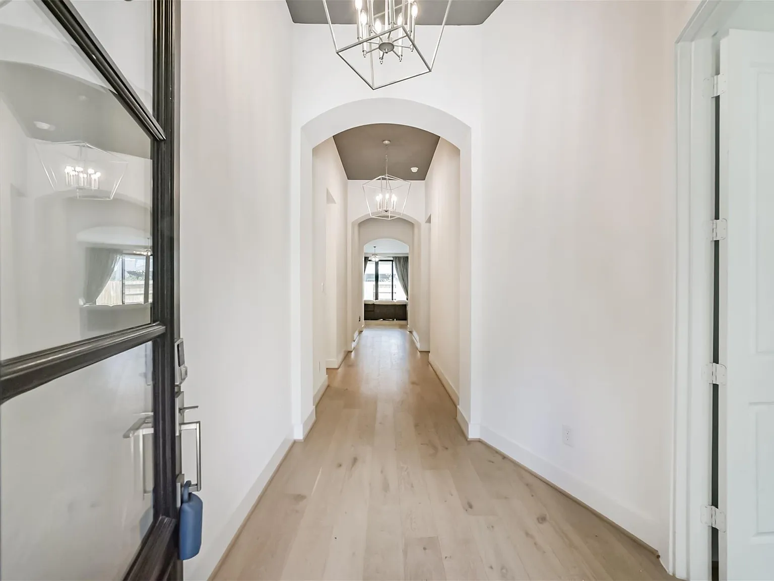 4 bed, 3.0 bath, 2330 sqft, $3,500 — Photo 4