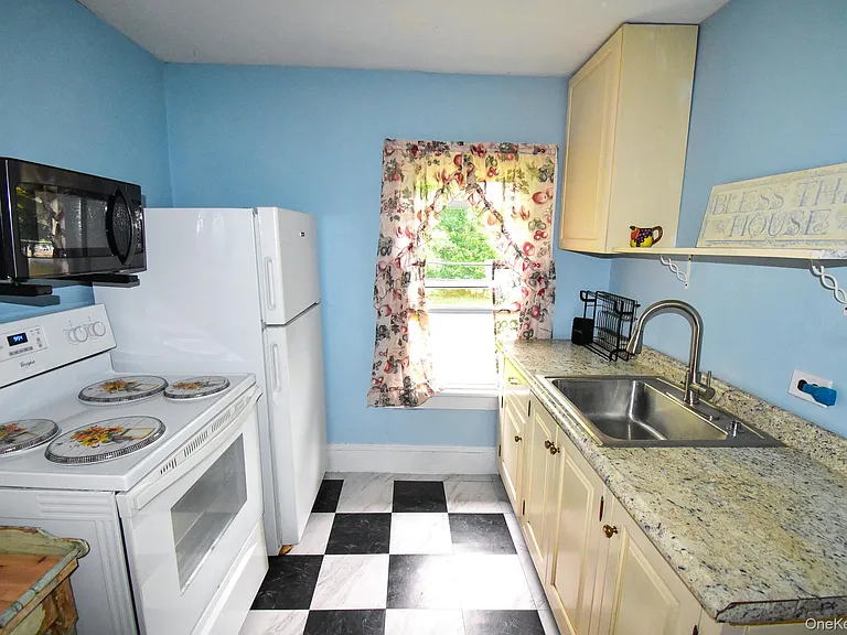 376 Terryville Rd — Photo 7