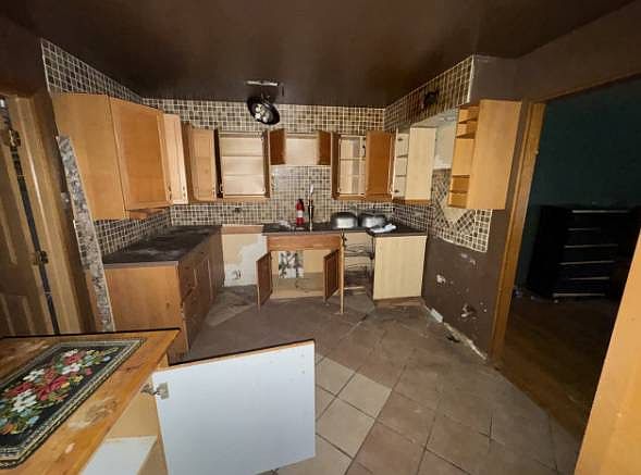 2nd image of 15516 Honore Ave