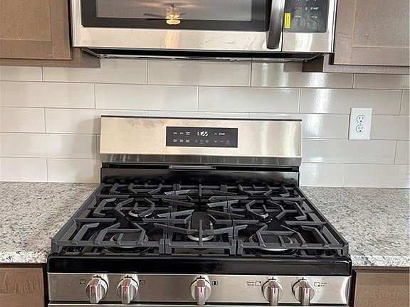 4th image of 153 Bloomfield Cir