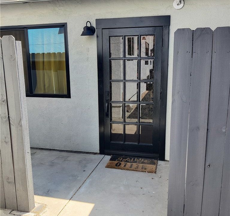 1st image of 2618 S Bentley Ave