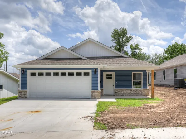 115 S Hall St, Webb City, MO 64870
