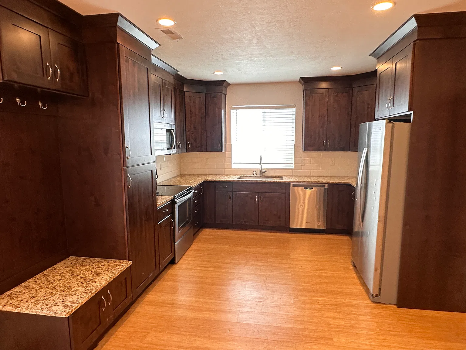 2 bed, 1200 sqft, $1,400 — Photo 4