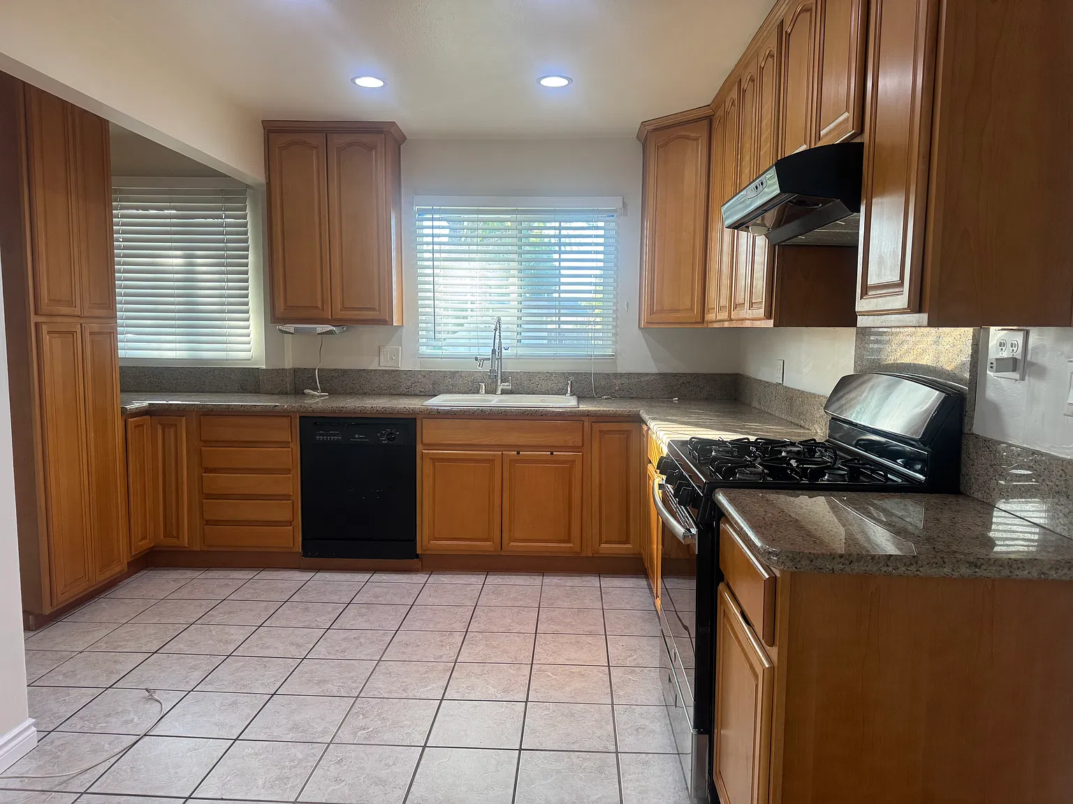 3 bed, 1240 sqft, $3,500 — Photo 3