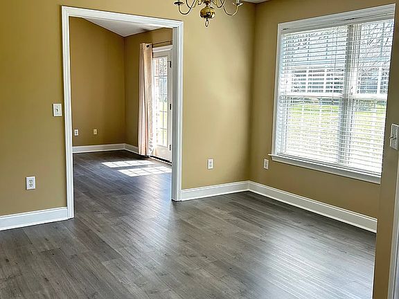 4th image of 10 Pasture View Ct