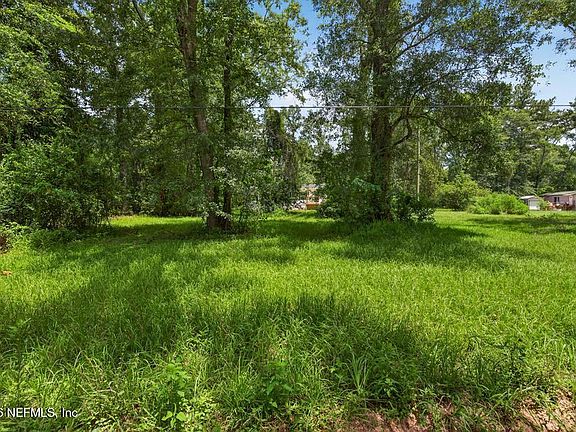 3rd image of 5875 SPRUCE Road