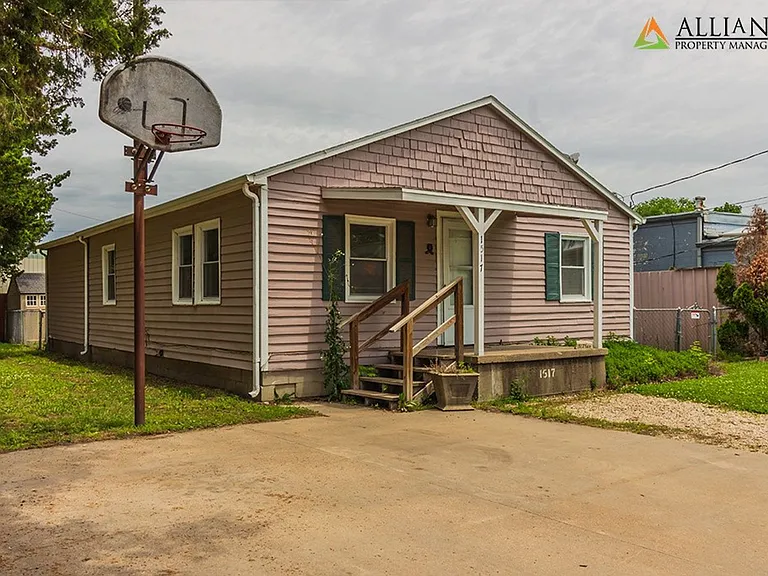 1517 Fair Ln — Photo 2