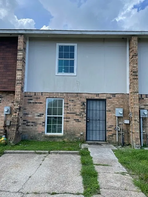 7810 N Coronet Ct