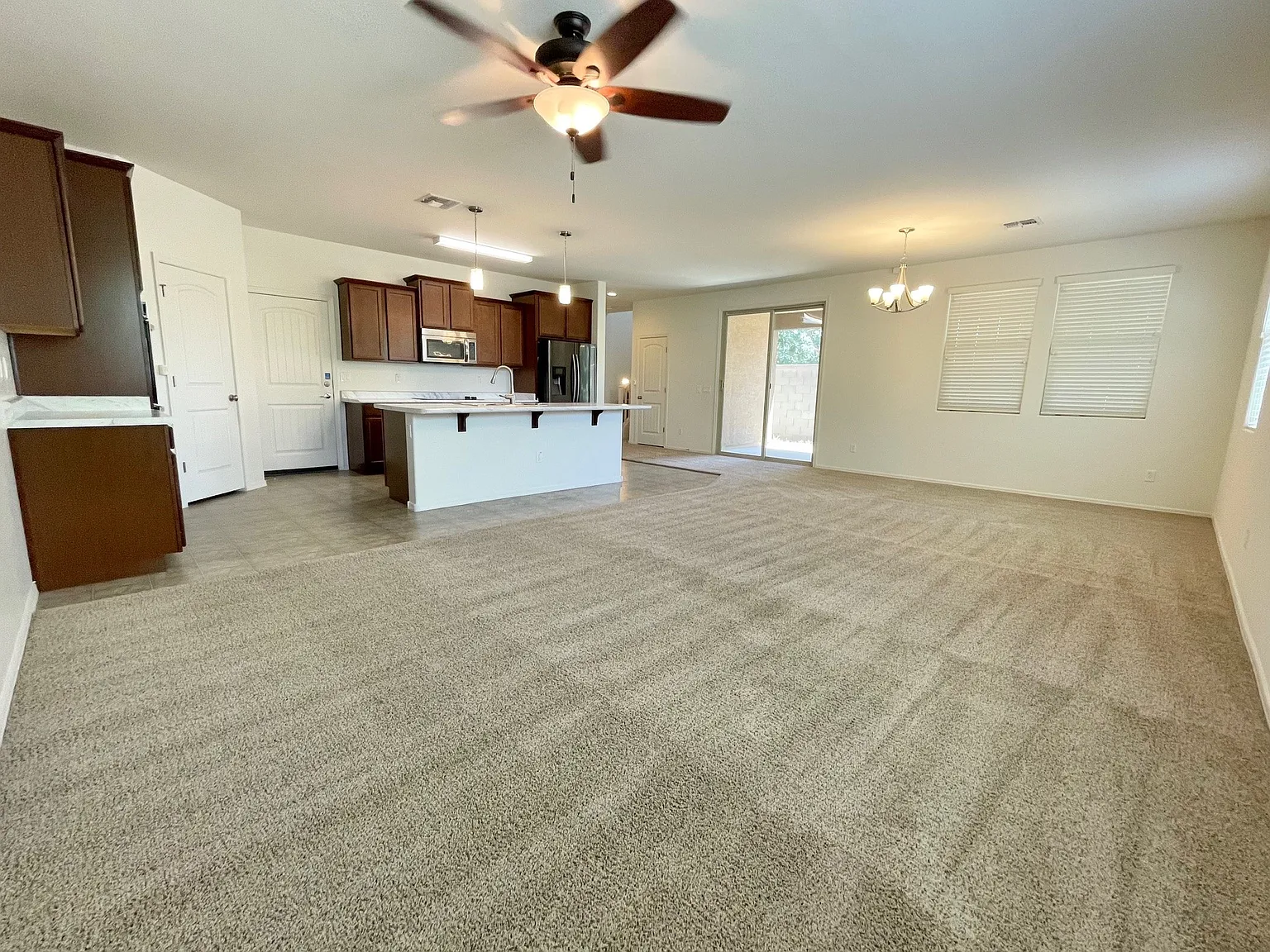 Beautiful 4-Bedroom, 3-Bathroom Home in Goodyear!! — Photo 3