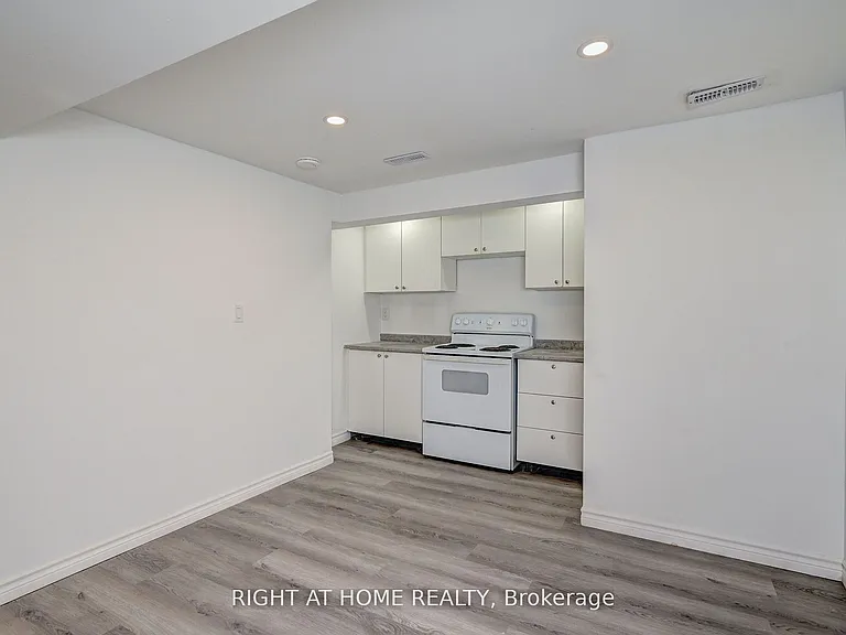 10 Monroe St #BASEMENT — Photo 17