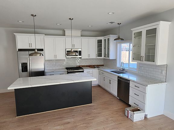 5th image of 630B Pecan St