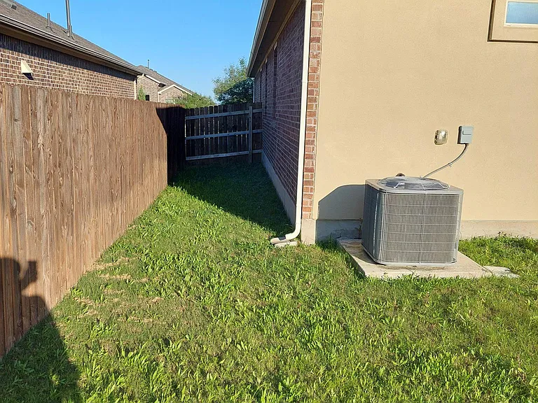 18400 Calasetta Dr — Photo 30